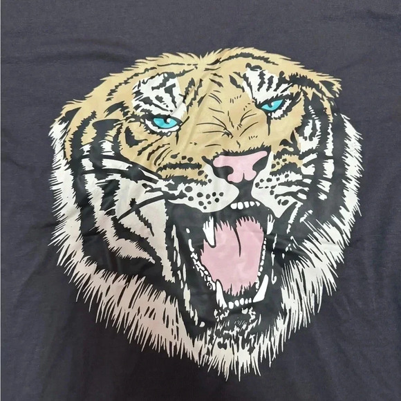 Amazon tiger face graphic tee short sleeve crewneck size small women’s - Picture 2 of 14